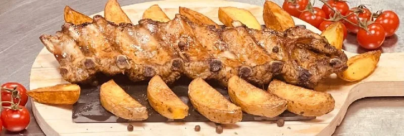 Свиные ребрышки с картофелем по-деревенски